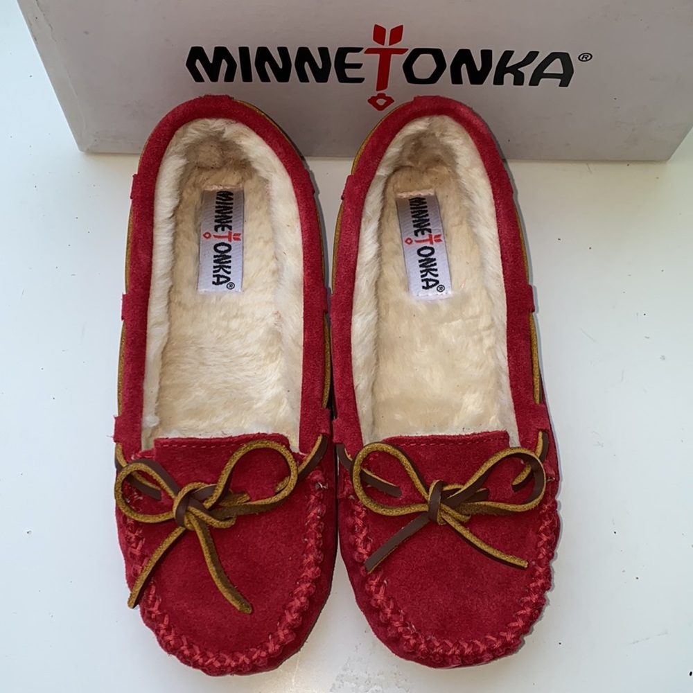 AUTH NIB Minnetonka Cally Slippers Red/ Cherry